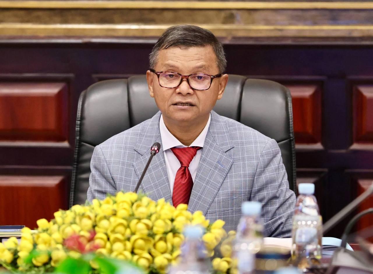 សម្ដេចបណ្ឌិតសភាចារ្យ ហង់ជួន ណារ៉ុន ដឹកនាំកិច្ចប្រជុំគន្លងផែនទីបង្ហាញផ្លូវអប់រំ សំដៅពង្រឹងគុណភាពគ្រូបង្រៀន