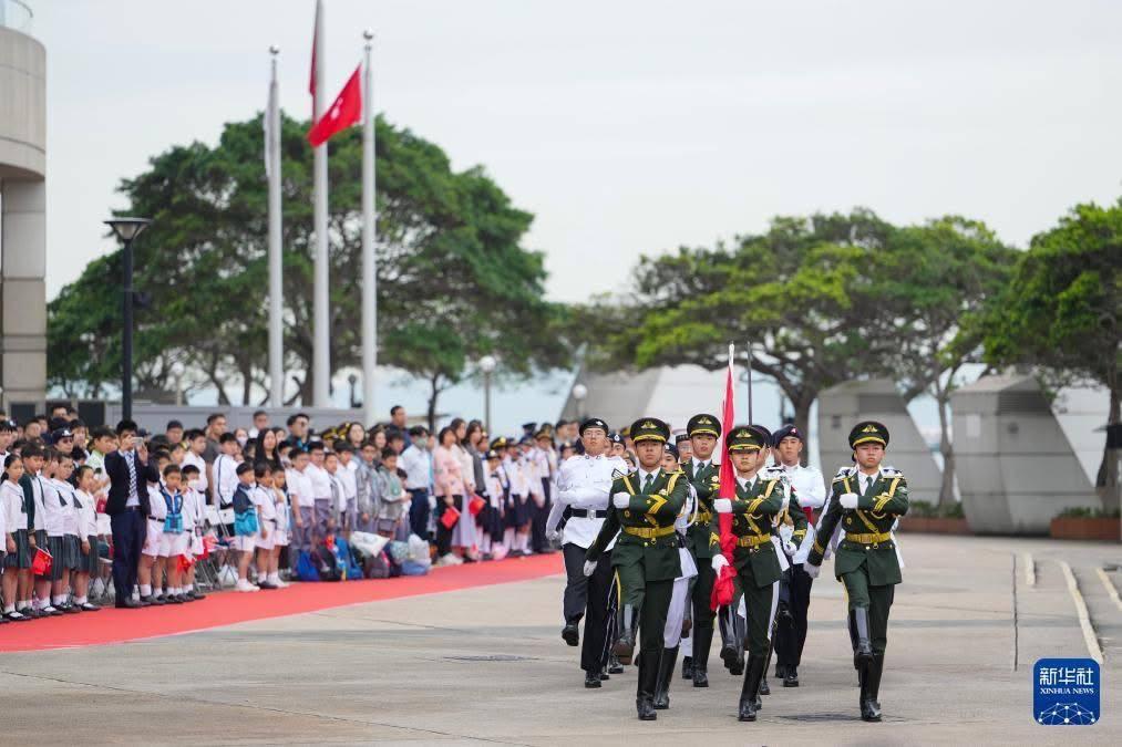 ហុងកុងប្រារព្ធពិធីបង្ហូតទង់ជាតិ ៤ ឧសភា រំលឹកខួប ៩០ឆ្នាំ ជ័យជម្នះមហាដំណើរកងទ័ពក្រហម និងបណ្តុះស្មារតីស្នេហាជាតិដល់យុវជន