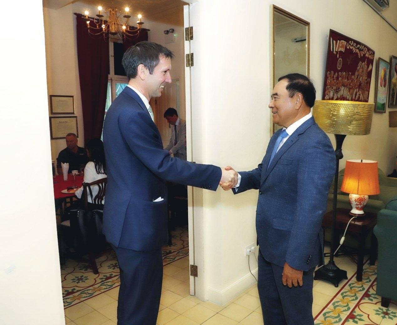 អង់គ្លេសប្រកាសជំនួយ ១.៦លានផោន បន្តគាំទ្រការងារបោសសម្អាតមីននៅកម្ពុជា ឆ្នាំ២០២៦-២០២៧