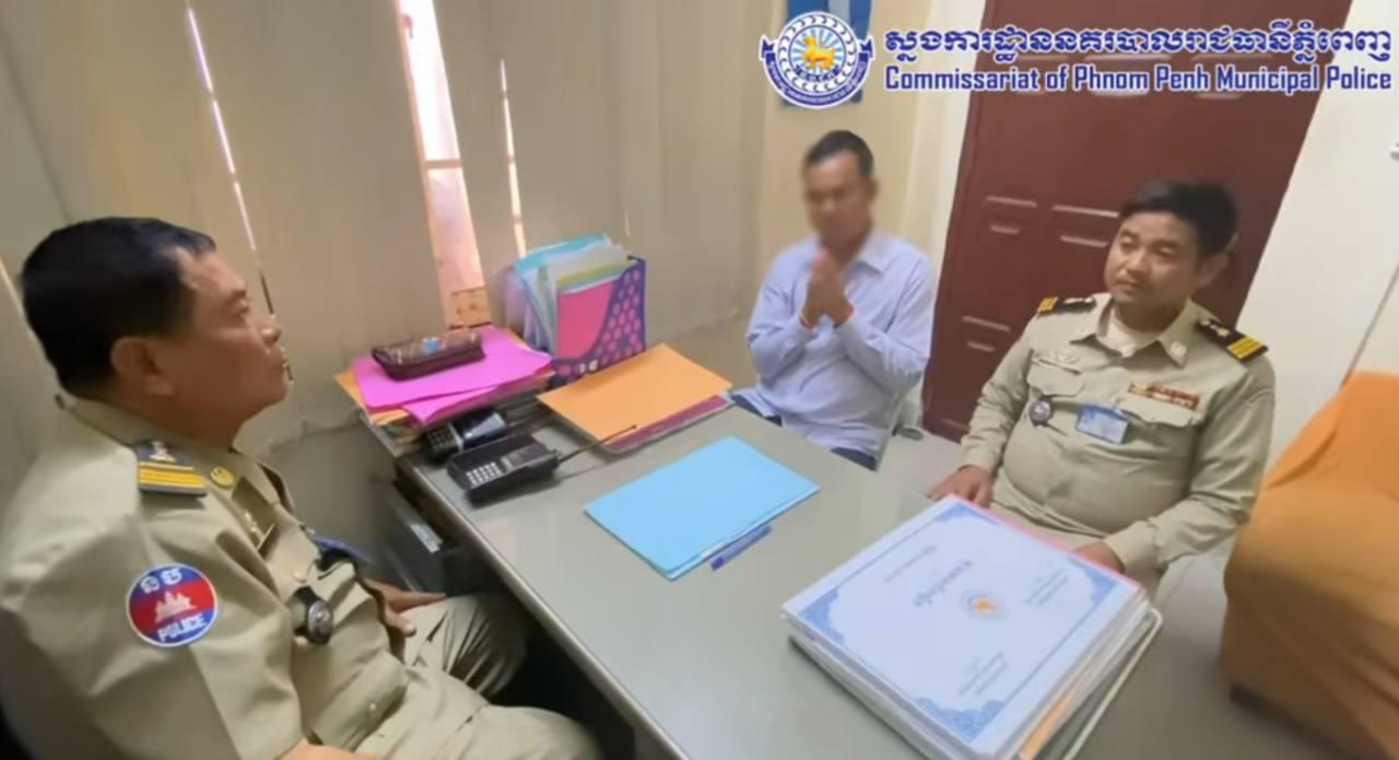 បុរសស្រវឹងស្រាខឹងកូនប្រសារលួចលុយ ប្រើពាក្យសំដីប៉ះពាល់ថ្នាក់ដឹកនាំ ត្រូវសមត្ថកិច្ចកោះហៅអប់រំ និងសុំទោសជាសាធារណៈ