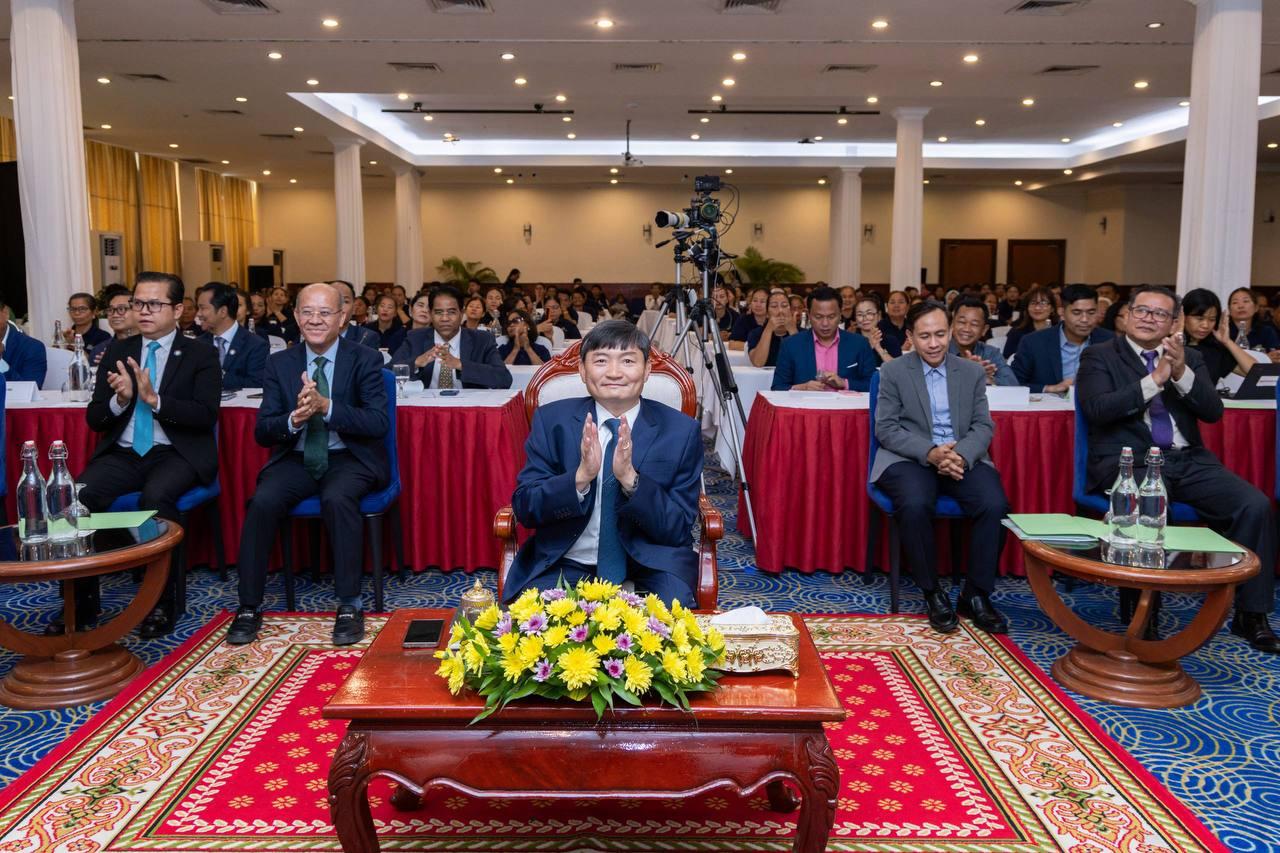 រដ្ឋមន្ត្រីការងារ អំពាវនាវឱ្យពលករក្រៅប្រព័ន្ធងាកមកចាប់យកការងាររោងចក្រជាង៩ម៉ឺនកន្លែង ដើម្បីទទួលបានសិទ្ធិពីប.ស.ស.