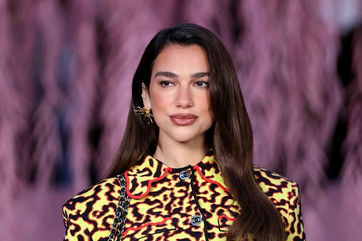 តារាចម្រៀង Dua Lipa ប្តឹង Samsung ទារប្រាក់ ១៥លានដុល្លារ ពីបទប្រើរូបភាពគ្មានការអនុញ្ញាតលក់ទូរទស្សន៍