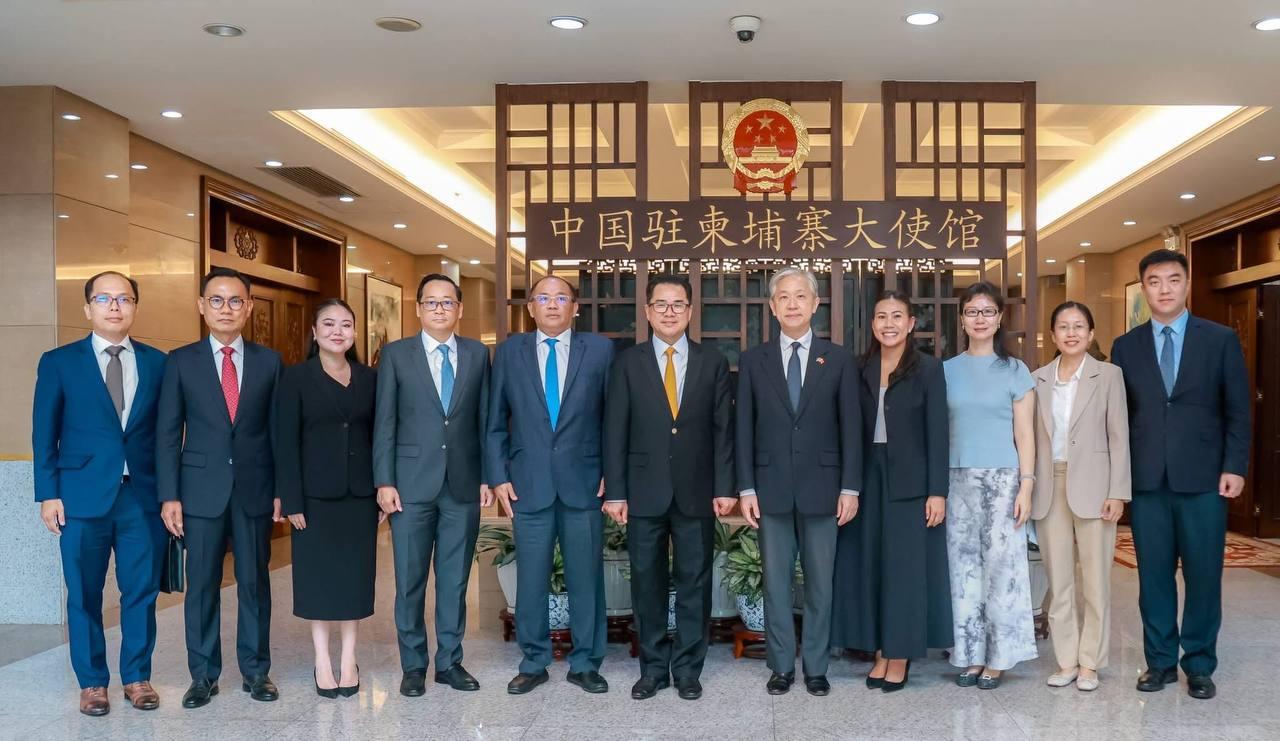 ឯកឧត្តមបណ្ឌិត ជ្រុន ថេរ៉ាវ៉ាត ដឹកនាំយុវជនគណបក្សប្រជាជនកម្ពុជា ជួបពិភាក្សាការងារជាមួយឯកអគ្គរដ្ឋទូតចិន វ៉ាង វិនពីន ពង្រឹងចំណងសាមគ្គីភាពយុវជនទ្វេភាគី
