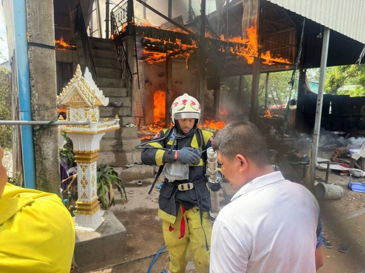 សោកនាដកម្ម! គ្រួសារ២១នាក់គ្មានទីជម្រក ក្រោយភ្លើងឆេះផ្ទះអស់ដោយសារខ្សែភ្លើងចាស់