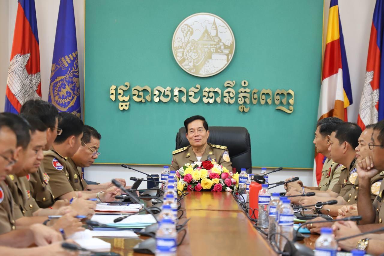 លោក ឃួង ស្រេង បញ្ជាឱ្យអភិបាលខណ្ឌទាំង១៤ ចុះត្រួតពិនិត្យវឌ្ឍនភាព និងពង្រឹងការអនុវត្តអនុក្រិត្យលេខ០៣ ដើម្បីទប់ស្កាត់បទល្មើស Scam Online