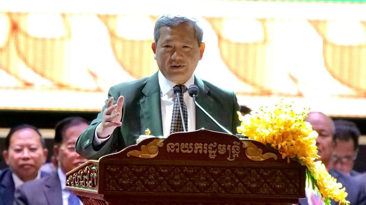 នាយករដ្ឋមន្ត្រី ហ៊ុន ម៉ាណែត បញ្ជាក់សាងសង់ស្តូបរំលឹកវីរភាពការពារជាតិ និងប្រគល់មេដាយថ្វាយកងកម្លាំង