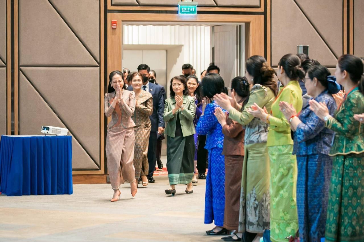 លោកជំទាវបណ្ឌិត ពេជ ចន្ទមុនី ហ៊ុន ម៉ាណែត ជំរុញការទប់ស្កាត់រាល់សកម្មភាពប៉ះពាល់កិត្តិយសស្ត្រីខ្មែរ និងសីលធម៌សង្គម