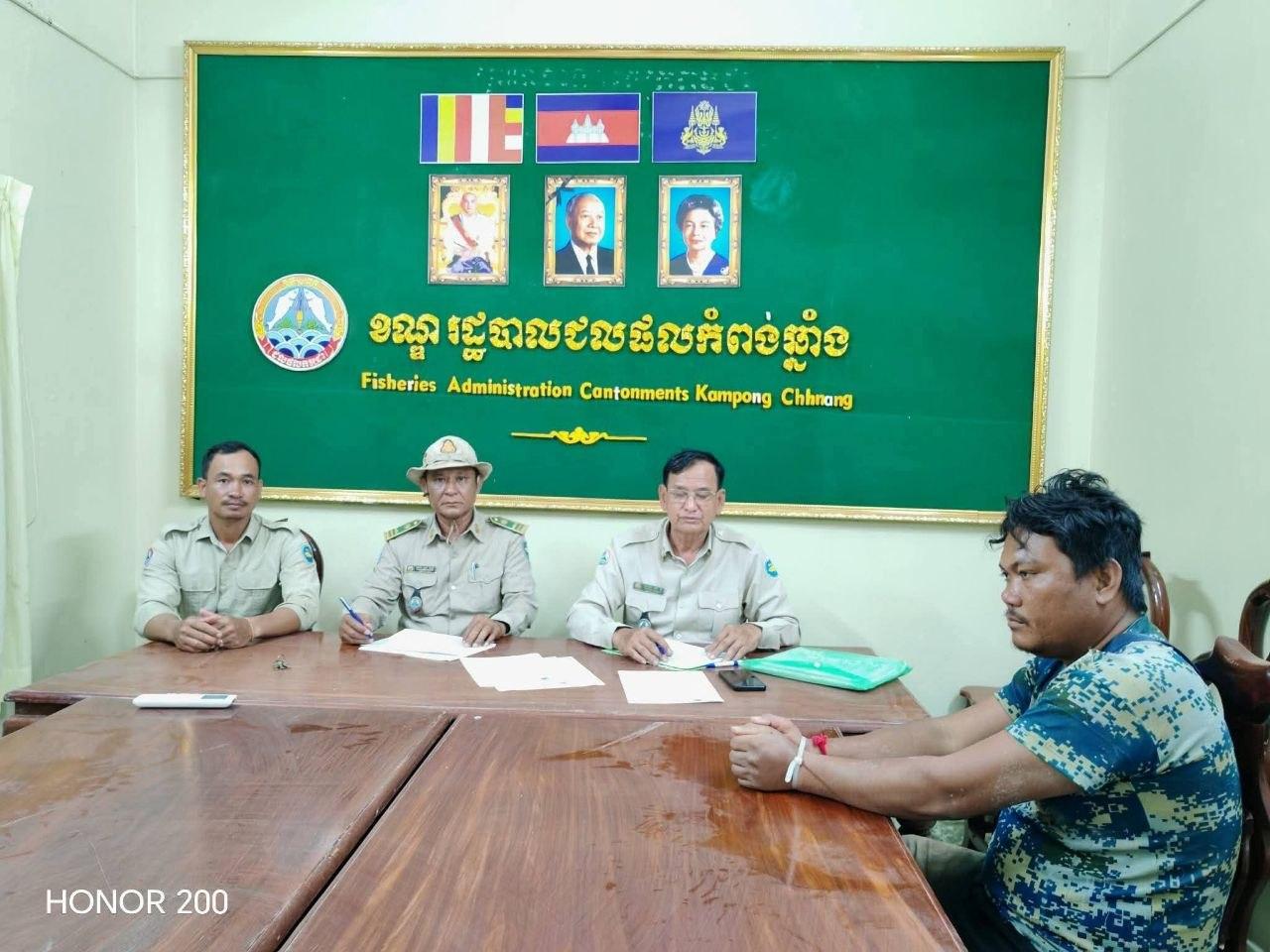 យោធានិងជលផលកំពង់ឆ្នាំង ចុះល្បាតឆក់យកជនល្មើសនេសាទខុសច្បាប់ម្នាក់