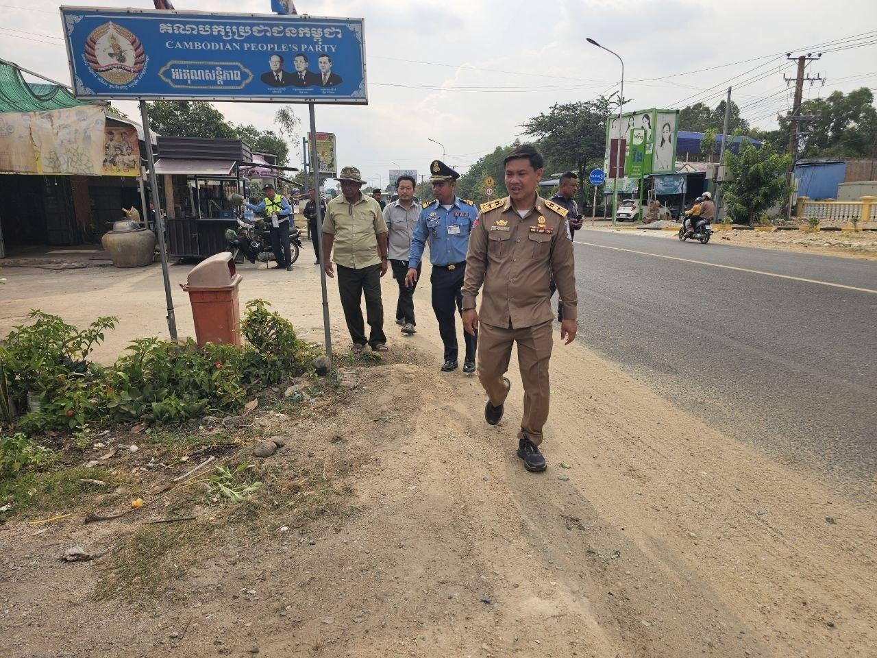 លោក រស់ វាសនា ដឹកនាំកម្លាំងចម្រុះចុះរៀបចំសណ្តាប់ធ្នាប់អាជីវករតាមបណ្តោយផ្លូវជាតិលេខ១ ក្នុងក្រុងស្វាយរៀង