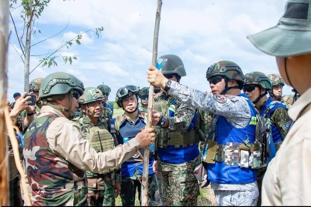គណៈអភិបាលខេត្តបន្ទាយមានជ័យ សម្របសម្រួលក្រុមសង្កេតការណ៍អាស៊ានចុះពិនិត្យព្រំដែនកម្ពុជា-ថៃ ក្រោយថៃល្មើសអធិបតេយ្យភាព