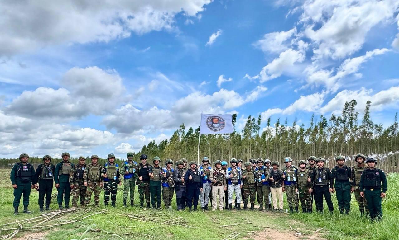 ​ក្រុមសង្កេតការណ៍អាស៊ានដឹកនាំដោយហ្វីលីពីនចុះពិនិត្យស្ថានភាពព្រំដែននៅភូមិសិលាខ្មែរ ខេត្តបន្ទាយមានជ័យ