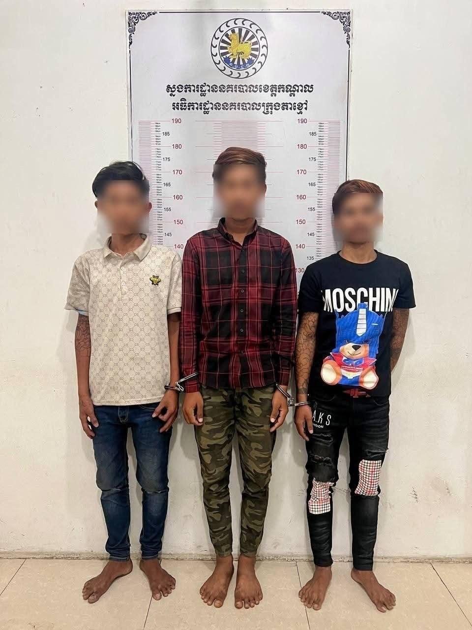 ស្នេហ៍ថ្មីបោកសម្រក់! ប្រើសង្សារឲ្យជិះម៉ូតូទិញបារី បែរជាយកទៅបញ្ចាំហើយចែកលុយគ្នាចាយ នគរបាលតាមចាប់បាន ៣នាក់រៀងរាល់គ្នា