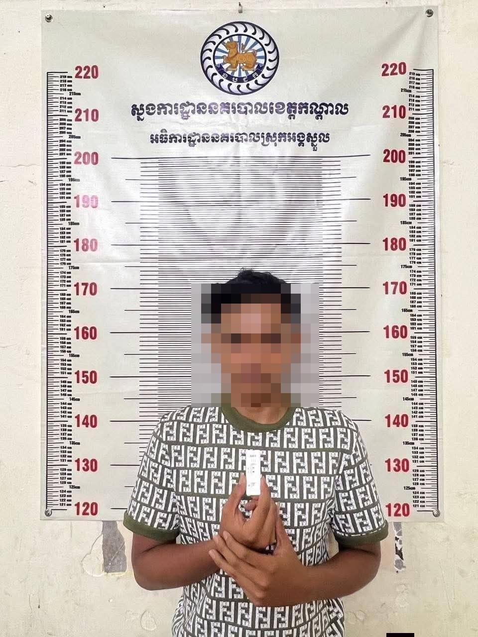អស់រឿង! ក្មេងទំនើងជិះម៉ូតូដោះអាវ៥នាក់ ត្រូវនគរបាលស្រុកអង្គស្នួលឃាត់ខ្លួនបានហើយ