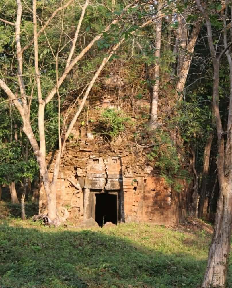 កម្ពុជាតវ៉ាថៃរៀបចំពិធីសាសនានៅប្រាសាទខ្នារ ដោយចាត់ទុកជាទង្វើរំលោភអធិបតេយ្យភាព