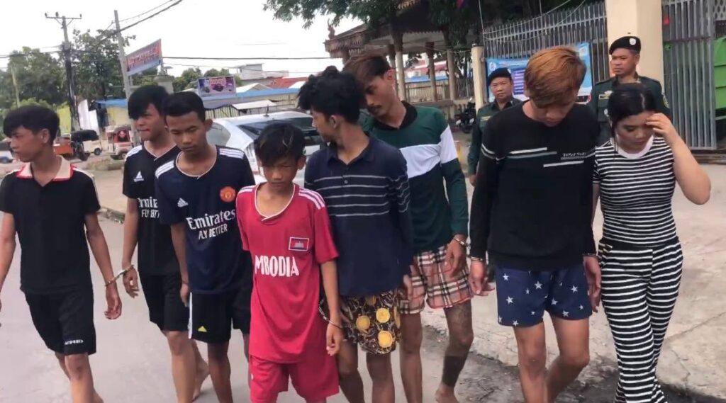 សមត្ថកិច្ចបញ្ជូនក្មេងទំនើង៩នាក់ទៅតុលាការ ក្រោយកាប់ប្លន់ស្លាកលេខម៉ូតូ និងទូរស័ព្ទយ៉ាងឃោរឃៅ